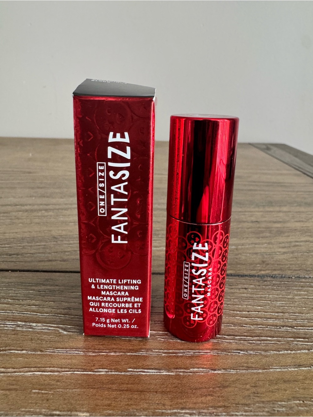ONE/SIZE Fantasize Ultimate Lifting & Lengthening Mascara — Red